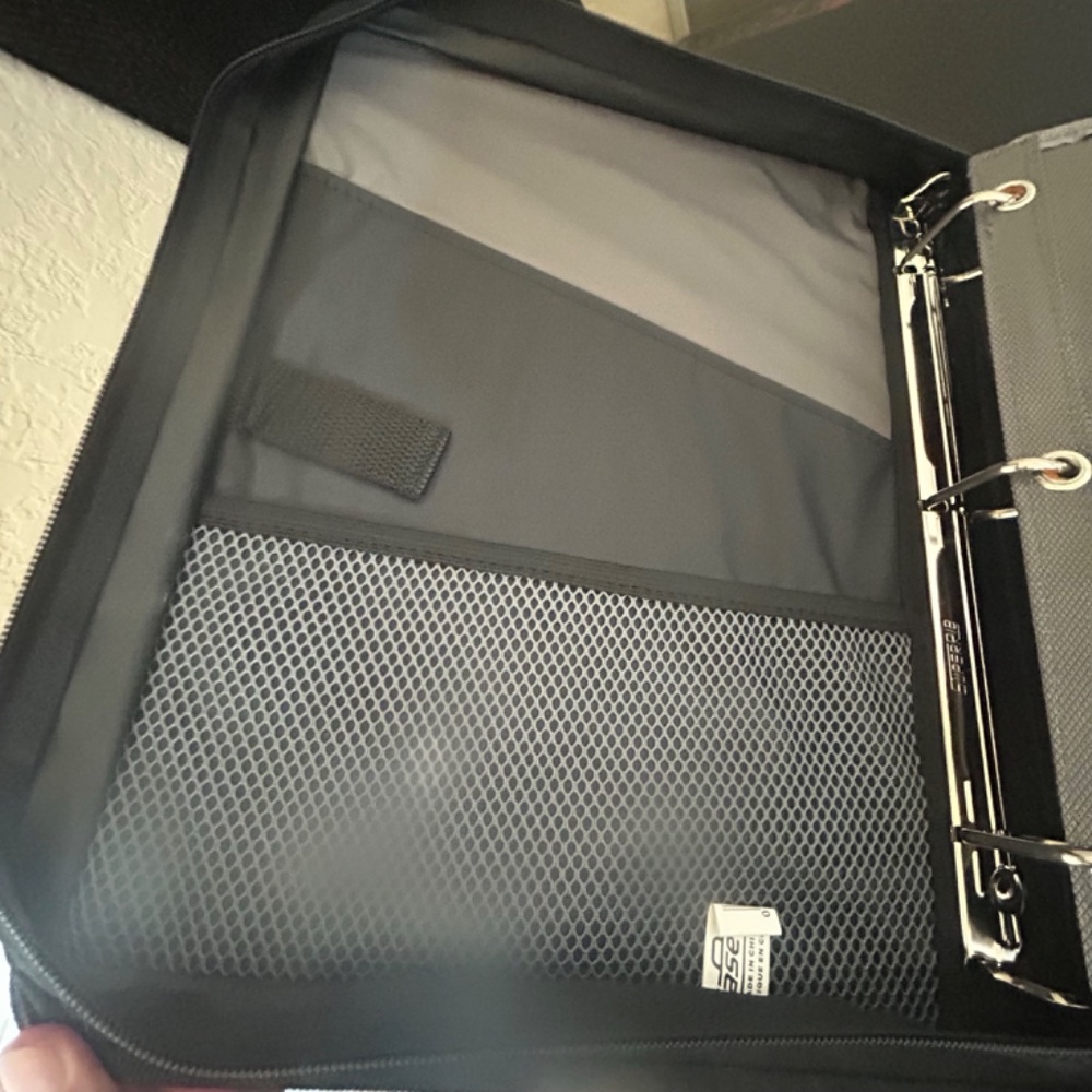 Case It Zipper Binder. NWOT - Picture 4 of 16